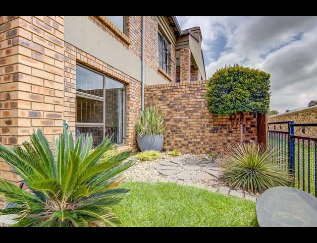2 BEDROOM TOWNHOUSE FOR SALE IN RAVENSWOOD